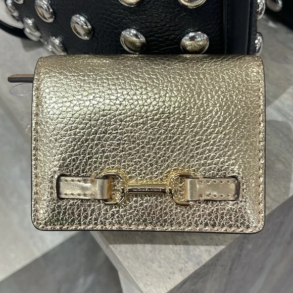 MICHAEL KORS
Carson Small Metallic Pebbled Leather Wallet
Pale Gold 
NWT - Picture 14 of 16